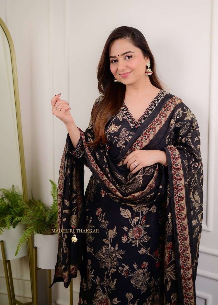 Women’s cotton dress with flawless floral print and embroidery, stylish daily wear in XL, perfect for casual and festive occasions in India.